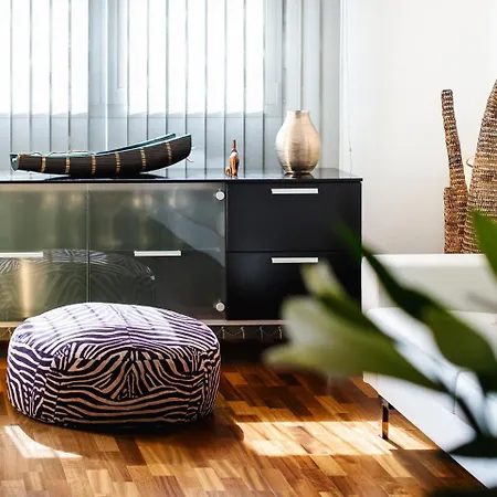 Abora Garden With Terrace, Pool, Extensive Gardens And Free Parking Apartment *