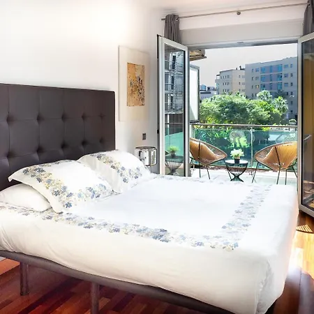 Abora Garden With Terrace, Pool, Extensive Gardens And Free Parking *