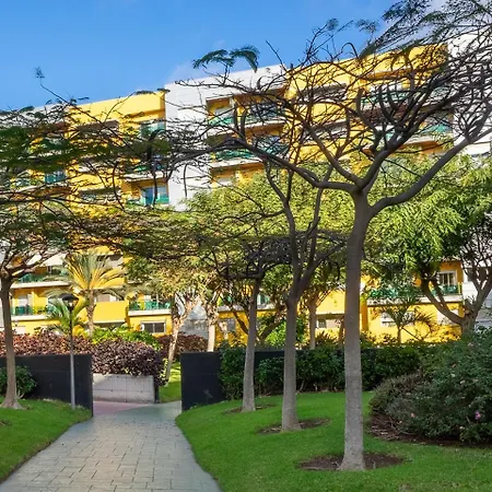 Abora Garden With Terrace, Pool, Extensive Gardens And Free Parking *