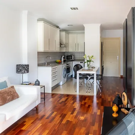 Abora Garden With Terrace, Pool, Extensive Gardens And Free Parking Apartamento