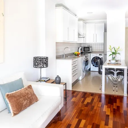 Abora Garden With Terrace, Pool, Extensive Gardens And Free Parking *