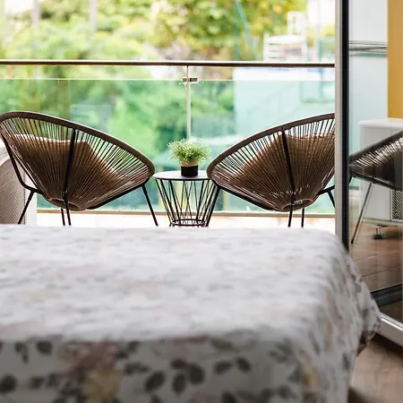 Abora Garden With Terrace, Pool, Extensive Gardens And Free Parking