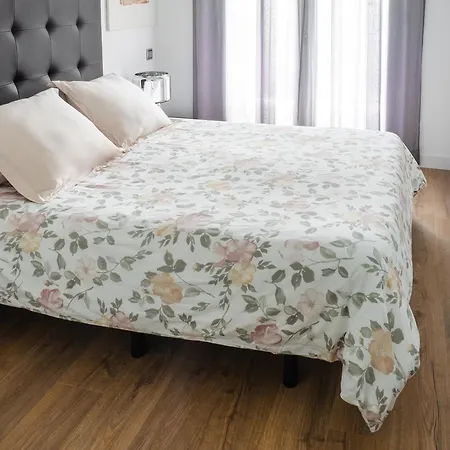 Abora Garden With Terrace, Pool, Extensive Gardens And Free Parking