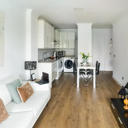 Abora Garden With Terrace, Pool, Extensive Gardens And Free Parking Lägenhet *