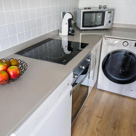 Abora Garden With Terrace, Pool, Extensive Gardens And Free Parking