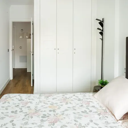 Abora Garden With Terrace, Pool, Extensive Gardens And Free Parking