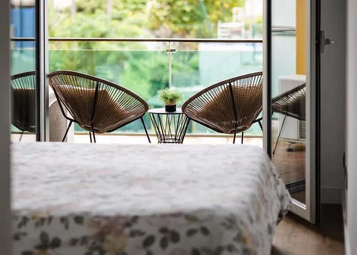 Abora Garden With Terrace, Pool, Extensive Gardens And Free Parking