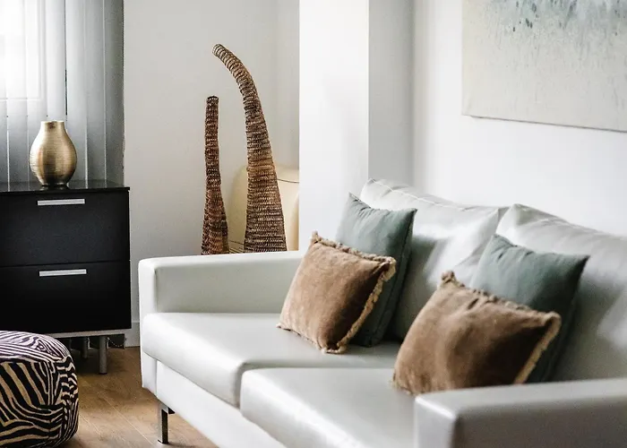 Abora Garden With Terrace, Pool, Extensive Gardens And Free Parking Appartement