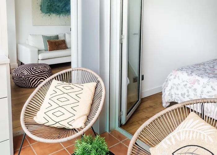 Abora Garden With Terrace, Pool, Extensive Gardens And Free Parking Appartement *