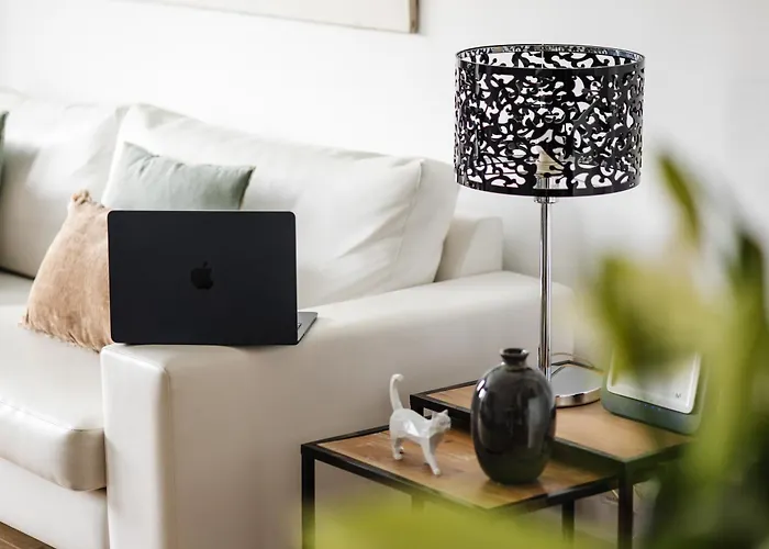 Abora Garden With Terrace, Pool, Extensive Gardens And Free Parking *