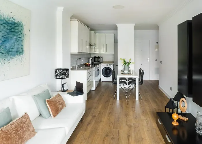 Abora Garden With Terrace, Pool, Extensive Gardens And Free Parking Appartement *