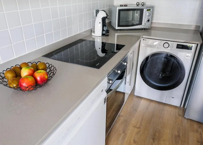 Abora Garden With Terrace, Pool, Extensive Gardens And Free Parking