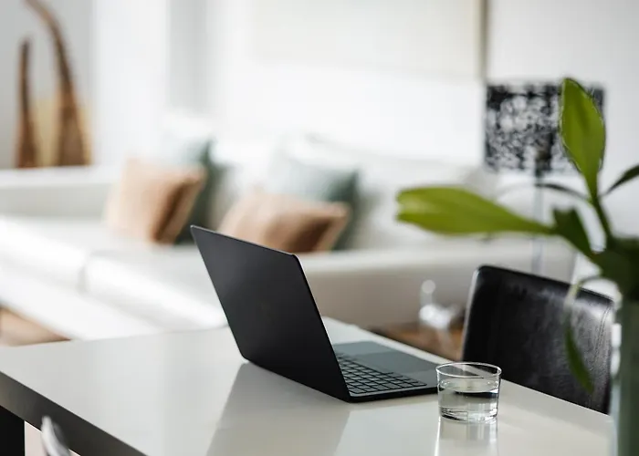 Abora Garden With Terrace, Pool, Extensive Gardens And Free Parking Appartement *