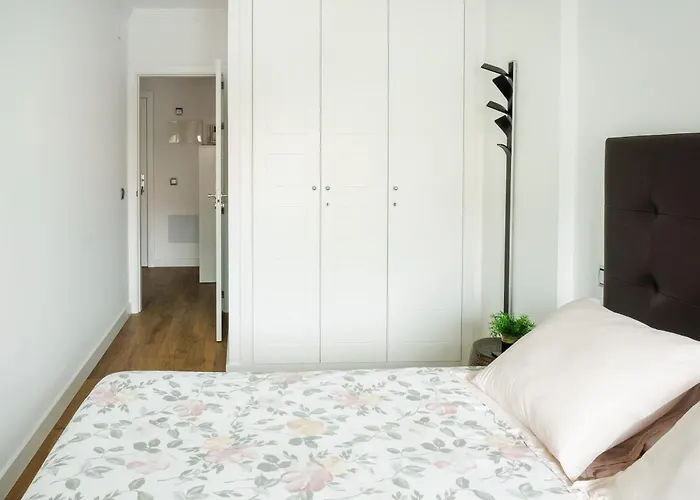 Abora Garden With Terrace, Pool, Extensive Gardens And Free Parking