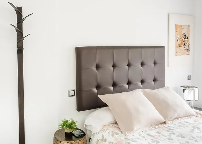 Abora Garden With Terrace, Pool, Extensive Gardens And Free Parking Appartement